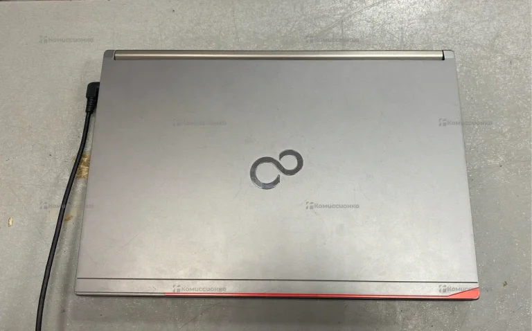 Ноутбук Fujitsu Lifebook E744
