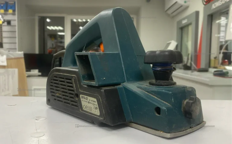 Ленточная шлифмашинка bort bfb-82