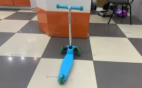 Купить Детский самокат синий б/у , в Красноярск Цена:390рублей