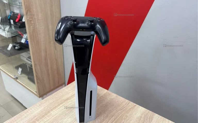 Приставка Sony PlayStation 5 Slim.