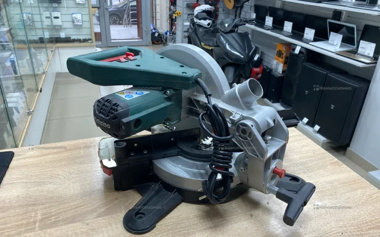 Торцовочная пила metabo KS 216 M Lasercut
