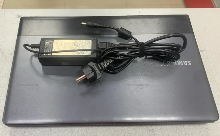 Ноутбук  Samsung NP300e5c