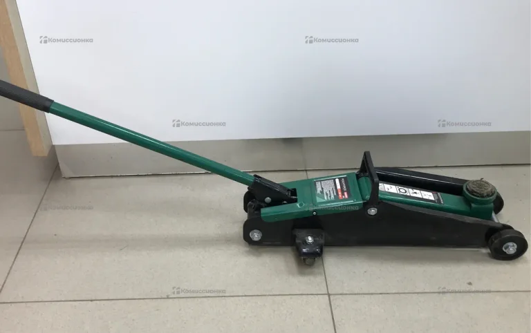 Домкрат подкатной 3 т Rockforce T83000F