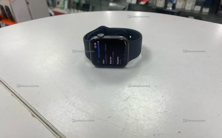 Часы  Apple Watch SE 44 mm