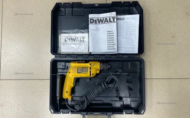 Дрель-шуруповерт dewalt D21008