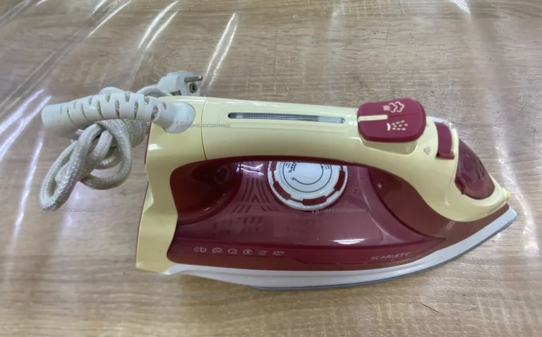 Утюг Scarlett SCSi30k2b