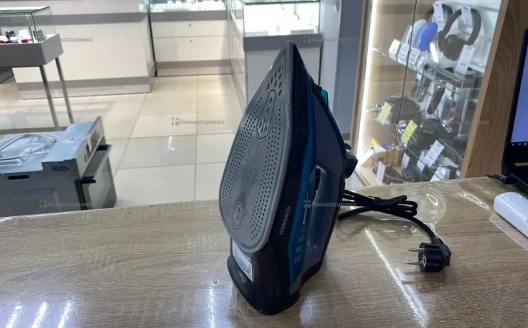 Утюг Bosch BSGS1279