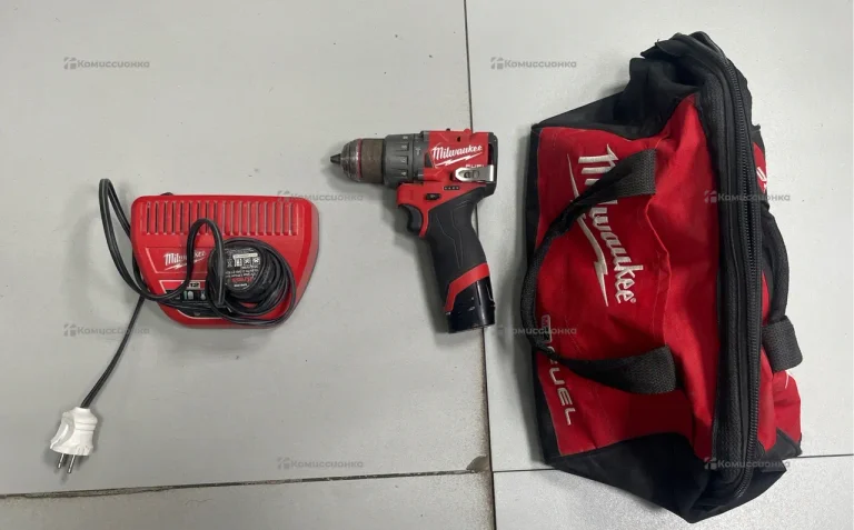 дрель-шуруповерт Milwaukee M12 3404-20
