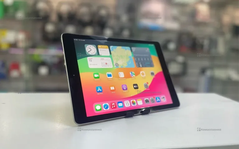 Планшет Apple iPad (6-го поколения) 32GB