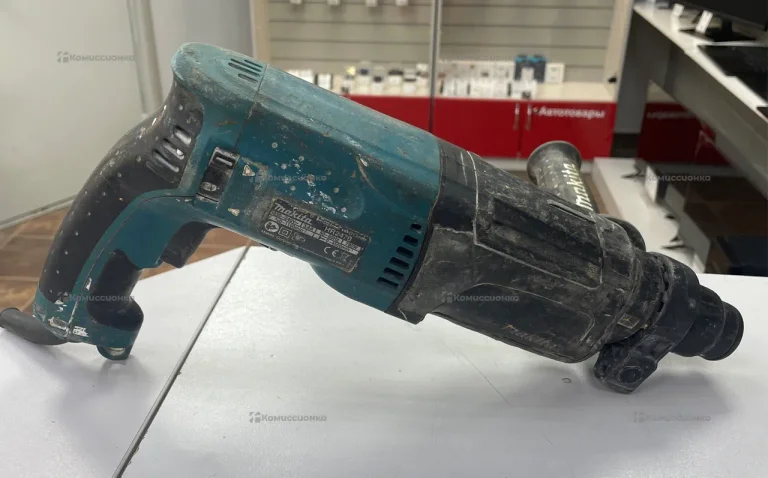 Перфоратор Makita Hr2470