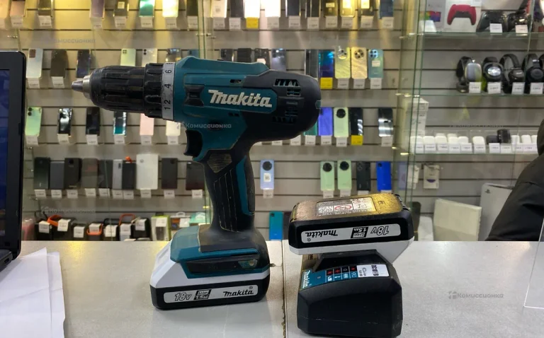 Аккумуляторная дрель-шуруповерт Makita DF488D
