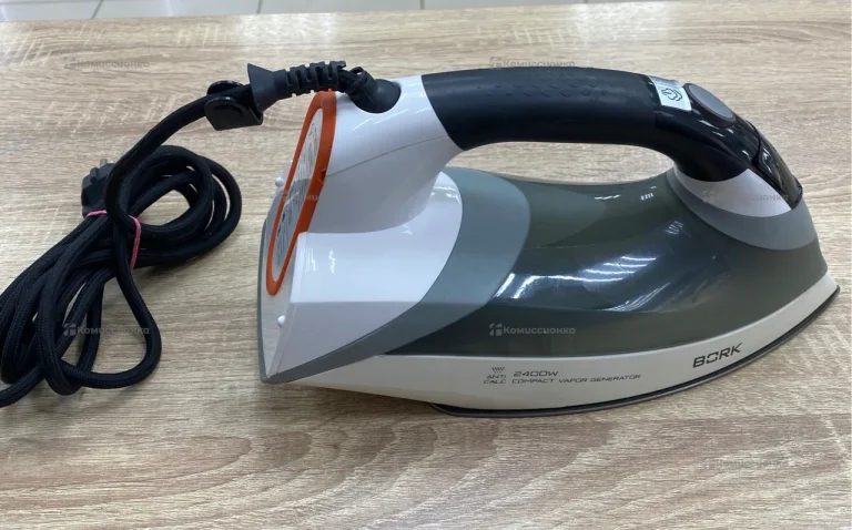 Утюг Bork 2400W