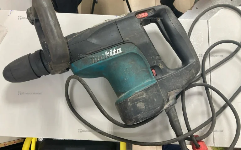 Перфоратор makita HR4001C