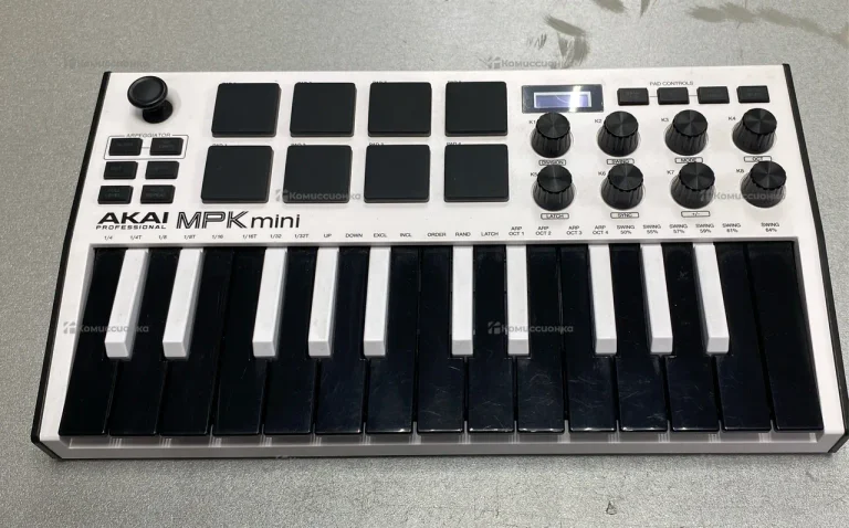 MIDI-клавиатура AKAI MPK mini