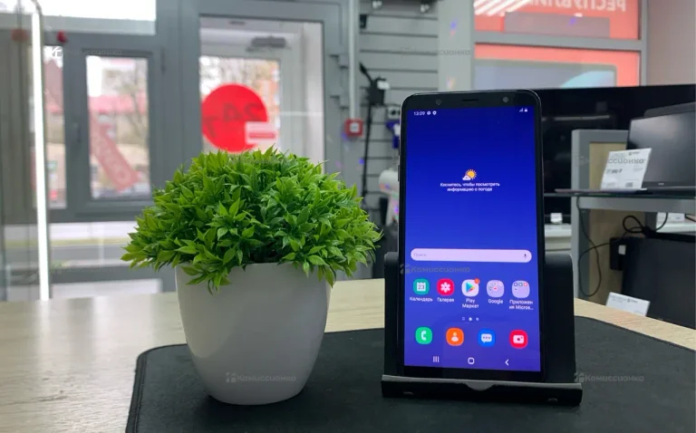 Samsung Galaxy J8 3/32 ГБ