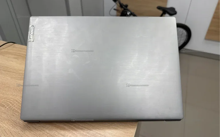 Ноутбук Lenovo 81 UT