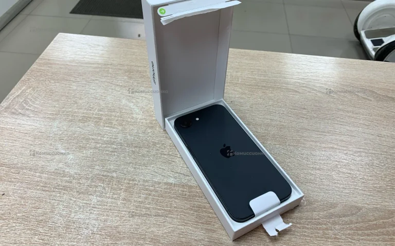 Apple iPhone 16e 128GB