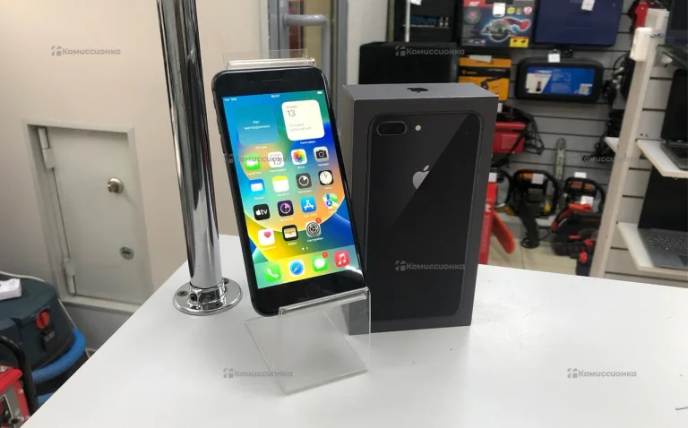 Apple iPhone 8 Plus 3/64 ГБ