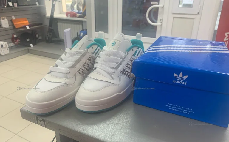 Кроссовки Adidas