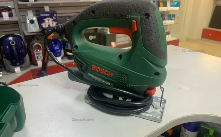 Электролобзик Bosch PST 700 E