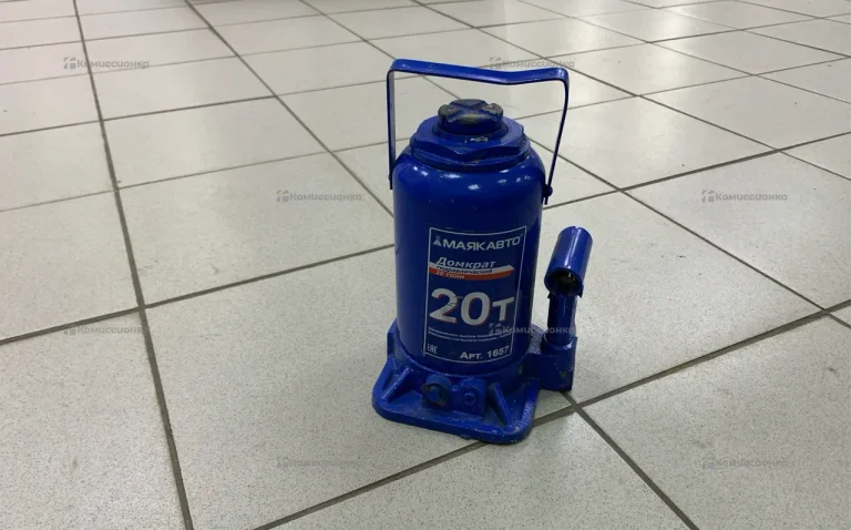Домкрат маяк авто