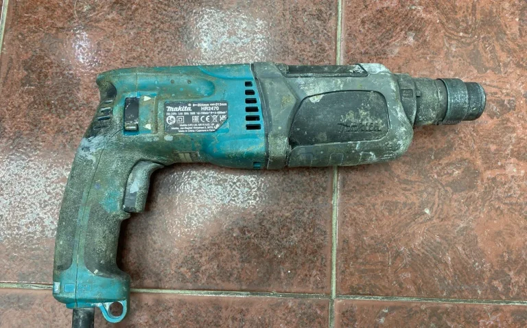 Перфоратор Makita HR2470..