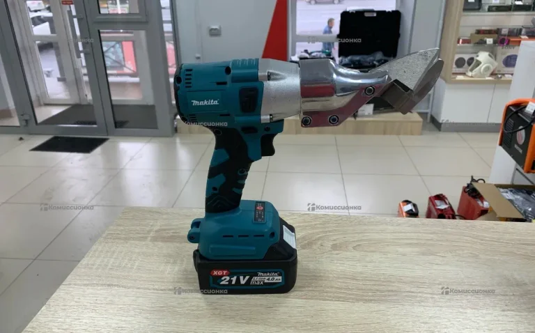 Ножницы по металлу аккумуляторные Makita