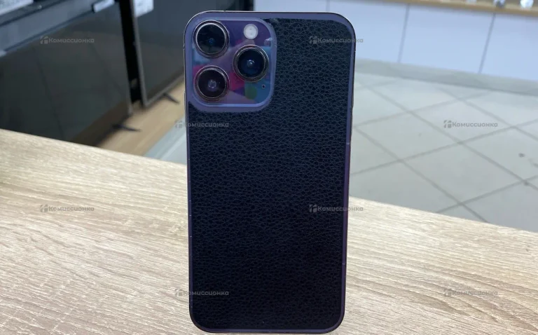 Apple iPhone XR в корпусе 13