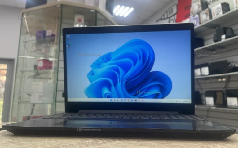 Ноутбук  Lenovo 81LW