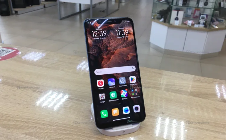 Xiaomi Mi 8 6/64 ГБ