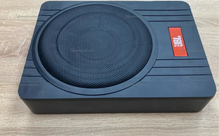 Сабвуфер  JBL под сидение