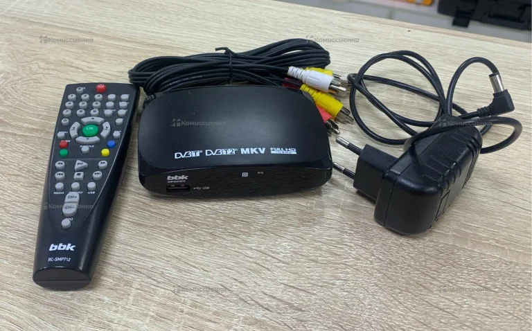 Цифровой телевизионный ресивер bbk SMP002HDT2