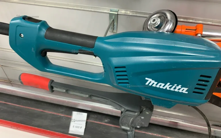 триммер электрический Makita UR3501