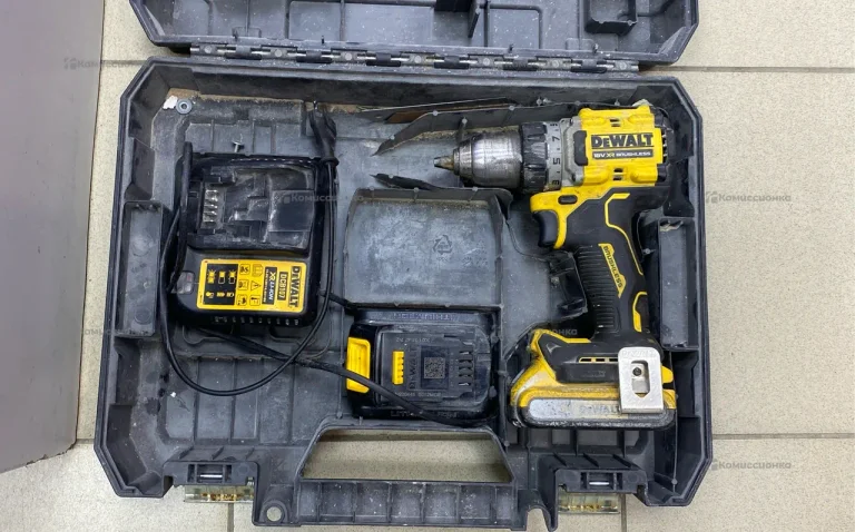 Аккумуляторная дрель-шуруповерт DeWALT DCD800