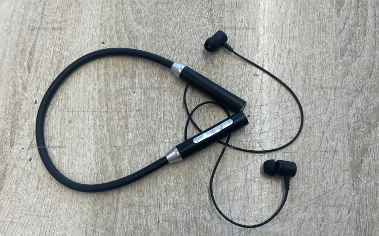 Наушники  Черные беспроводные Bt