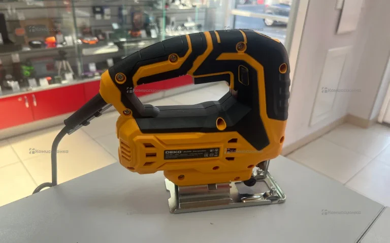 Электролобзик Deko DKJS900E