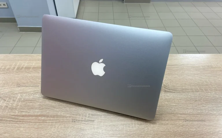 Ноутбук  Apple MacBook Air 2012
