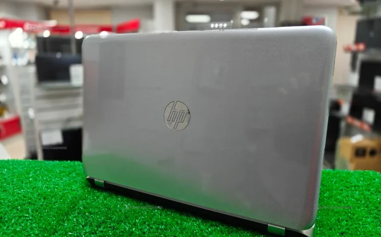 Ноутбук  HP 8K2X