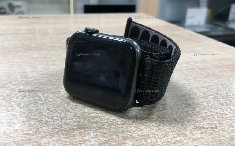 Часы  Apple Watch SE 44