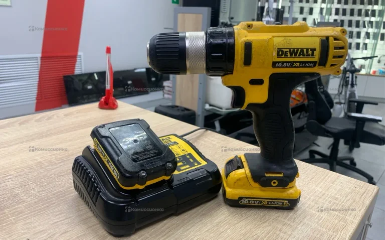 Дрель-шуруповерт DeWALT DCD710