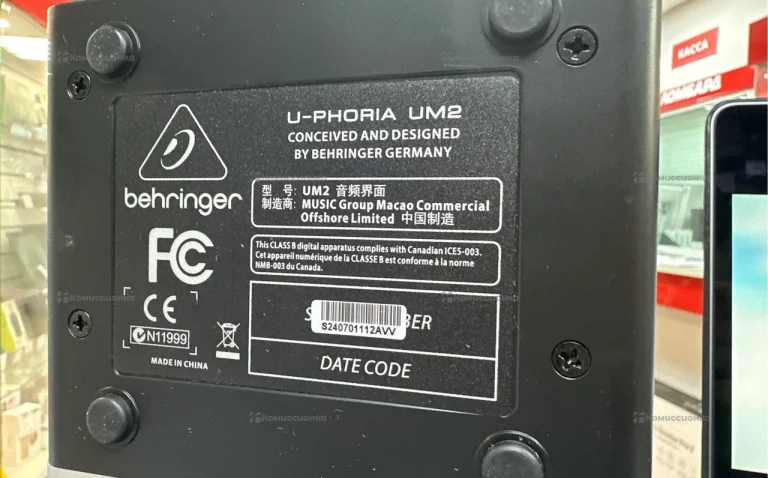 Аудиоинтерфейс Behringer UM2