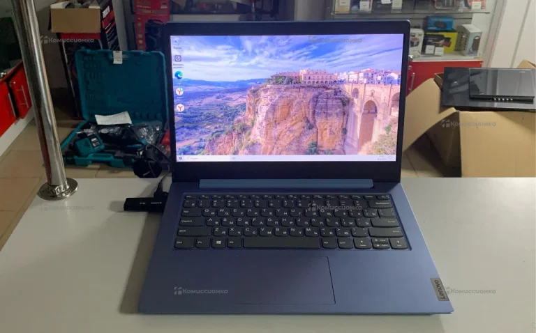 Ноутбук  Lenovo A4