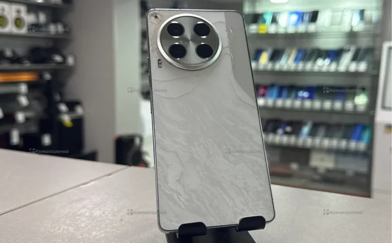 Tecno Camon 30 5G 8/256 ГБ