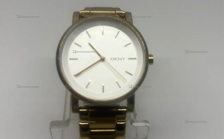 Часы  DKNY