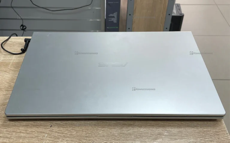 Ноутбук ASUS R565M
