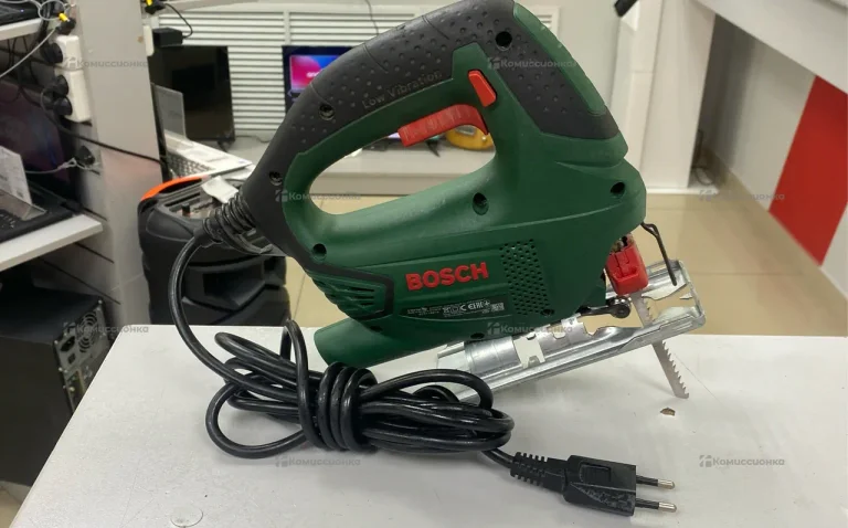 Электролобзик Bosch PST 700 E