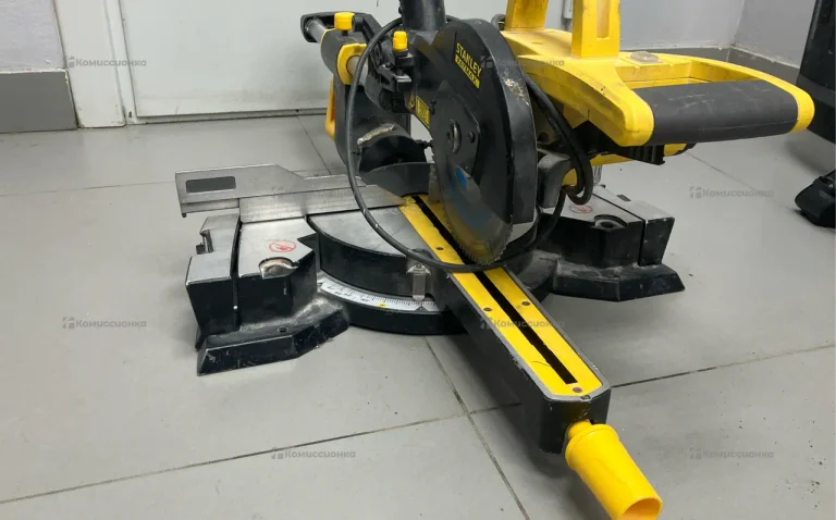 Торцовочная пила Stanley Fatmax FME721