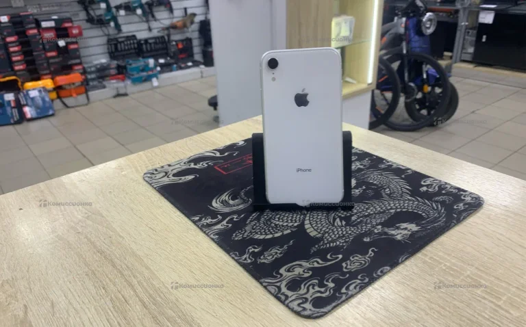 Apple iPhone XR 3/64 ГБ