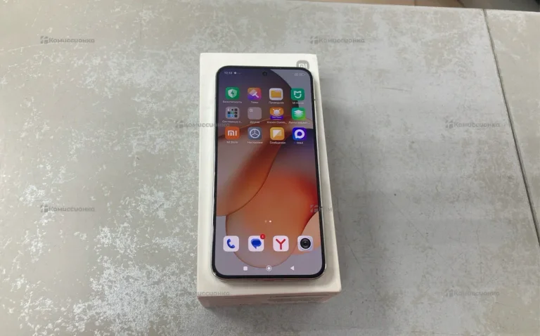 Xiaomi 13 12/256 ГБ