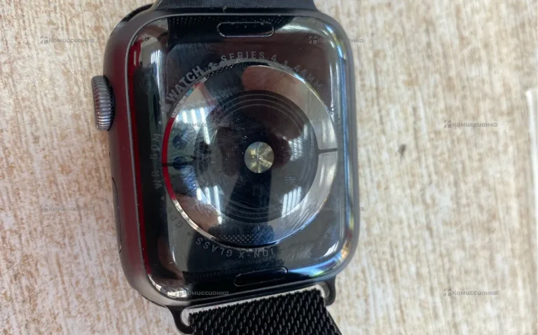 Часы  Apple Watch Series 4 44mm